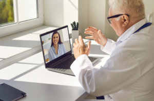 A patient and a councelor during an online consultation